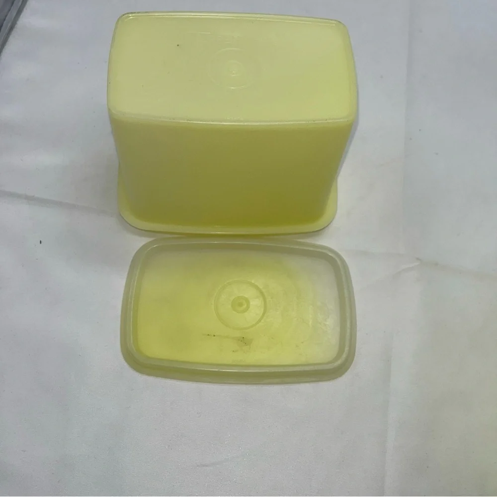 Vintage Tupperware Yellow Beverage Buddy 587 2-Qt Pitcher Pour Seal & Handle ++